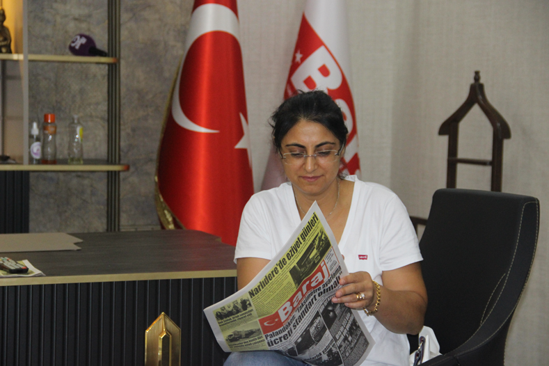 Kitap okuyanlara ödüller vermek, okuma alışkanlığını teşvik edebilir.