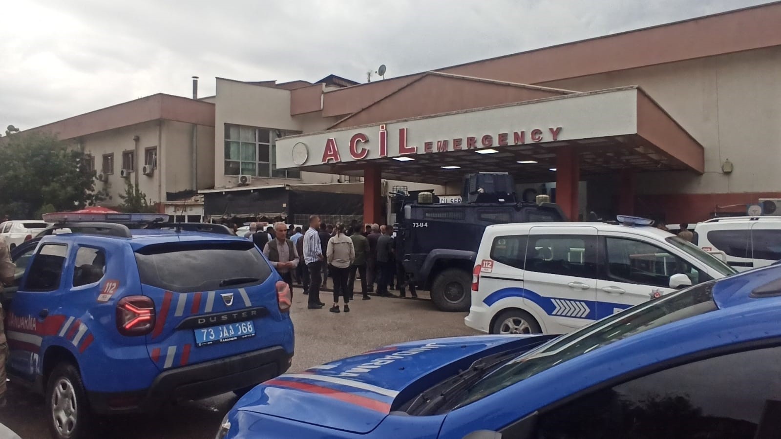 Ağacın altına sığınanların üzerine yıldırım düştü: 2 ölü, 9 yaralı