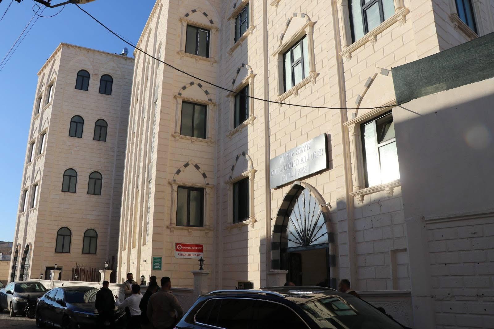 Yeşil kubbe Camii ibadete açıldı