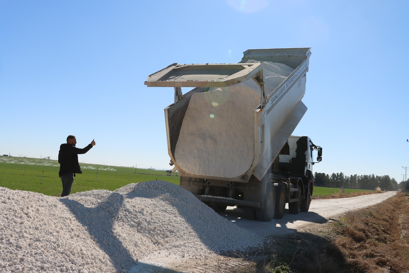 HARRAN VE CEYLANPINAR KIRSALINDA YOLLAR MODERNLEŞİYOR