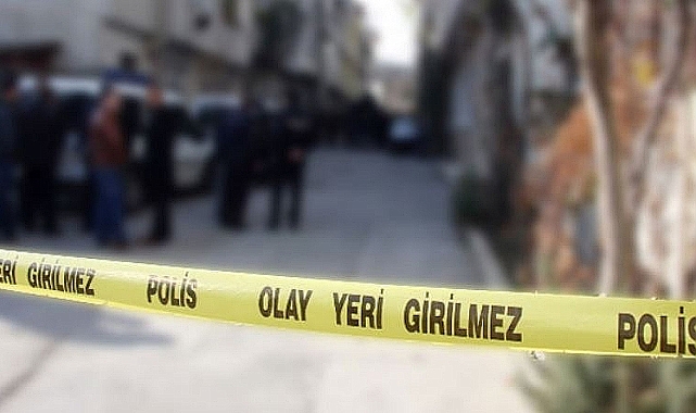 Ağır hasarlı binadan düşen adam öldü