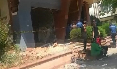 Ağır hasarlı binanın su kuyusunda bir şahıs ölü bulundu