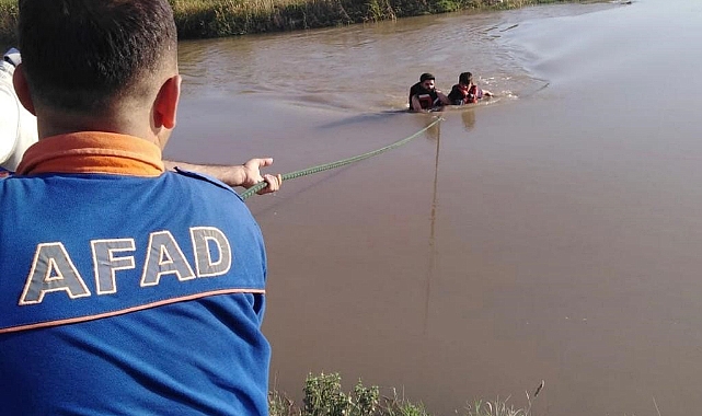 Baraj kapakları açılınca suya kapılan vatandaşın imdadına AFAD yetişti