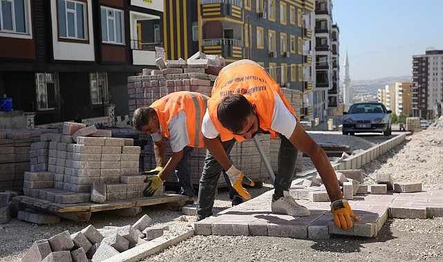 Batıkent'te yollar kilitli parke ile döşeniyor