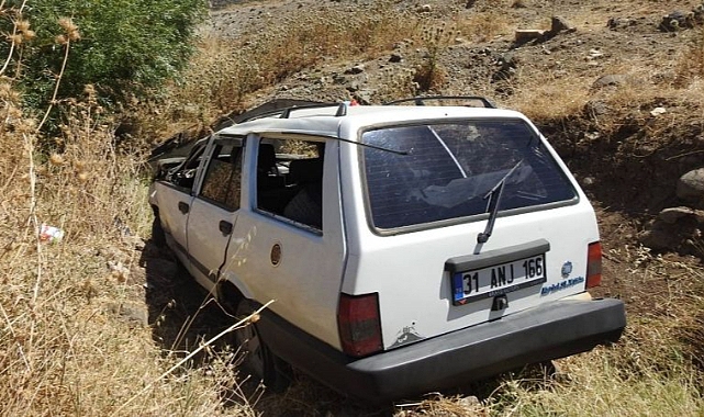 Sürücüsü uyuyan otomobil şarampole uçtu: 1 ölü, 2 yaralı