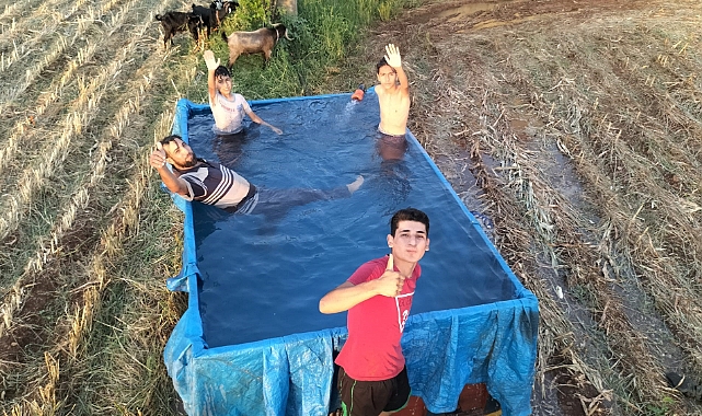 Traktör römorkunu havuza çevirdiler  