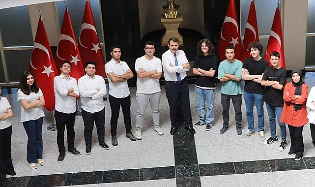 YKS'de ilk bine giren öğrenciler ödüllendirildi