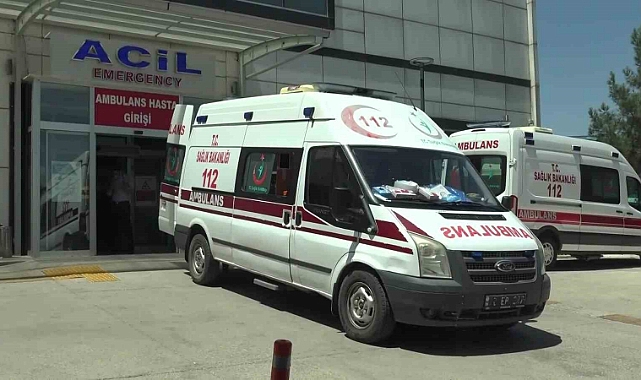 İki aileden 10 kişi zehirlenme şüphesiyle hastaneye kaldırıldı