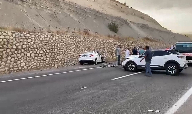 İki otomobil çarpıştı: 6 yaralı