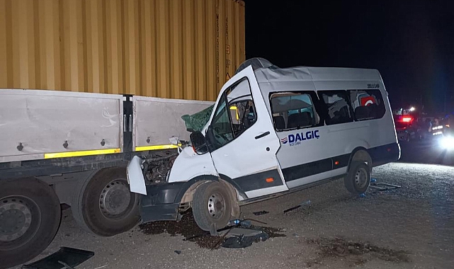 İşçi servisi tıra ok gibi saplandı: 1 ölü, 11 yaralı