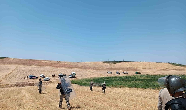 Mobil ve kaçak trafo kullanan şahıslardan enerji şirketi personeline taşlı saldırı