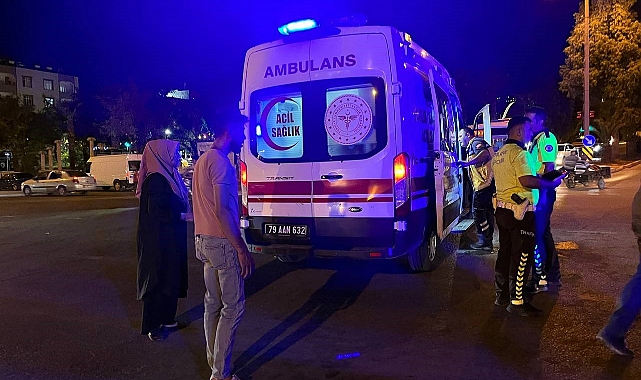 Otomobil ve motosiklet çarpıştı: 1’i ağır 2 yaralı