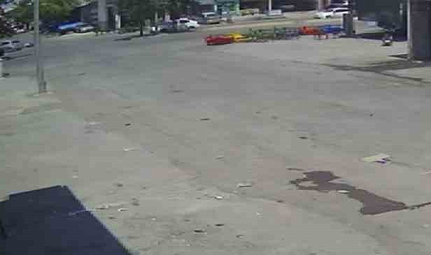 Otomobilin çarptığı motosikletli hayatını kaybetti