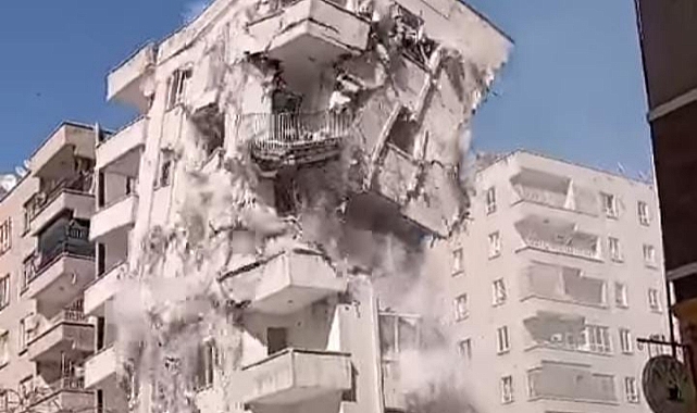 Urfa’da ağır hasarlı yapılar yıkılıyor