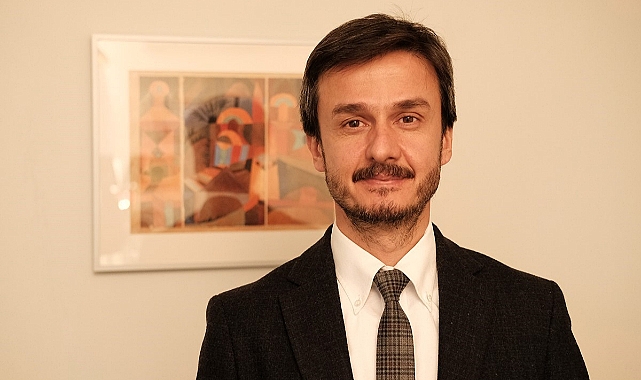 Uzun ekran süresi, gözde içe kaymaya neden oluyor