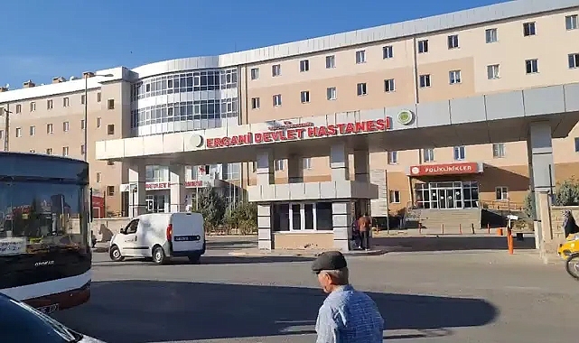 3 yaşındaki Muhammed otomobilin altında kalarak can verdi