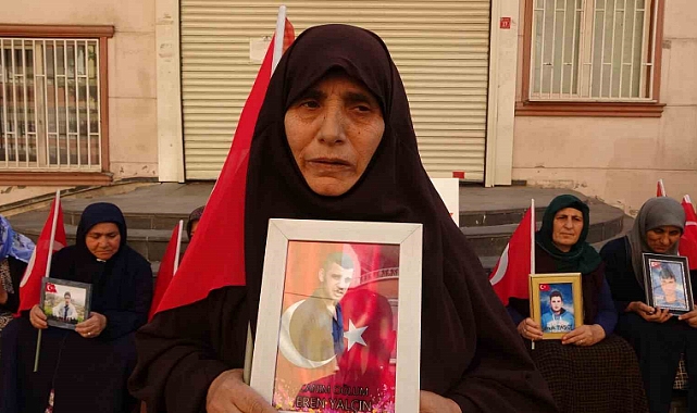 Anneleri evlatlarının yolunu gözlüyor
