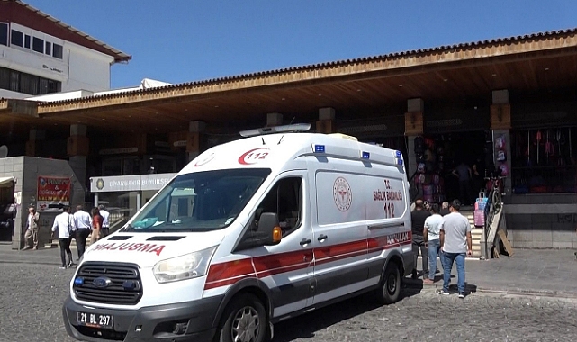 Çarşı göbeğinde esnaf arasında silahlı kavga: 3 yaralı
