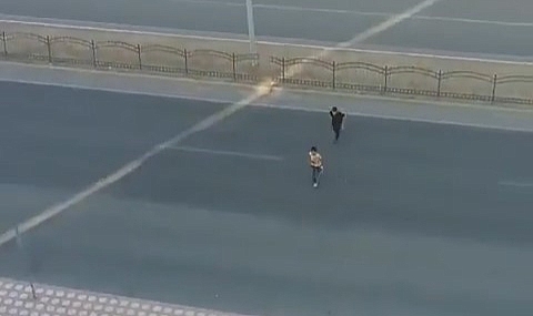 Çocuklar üst geçit yerine otoyolunu seçti