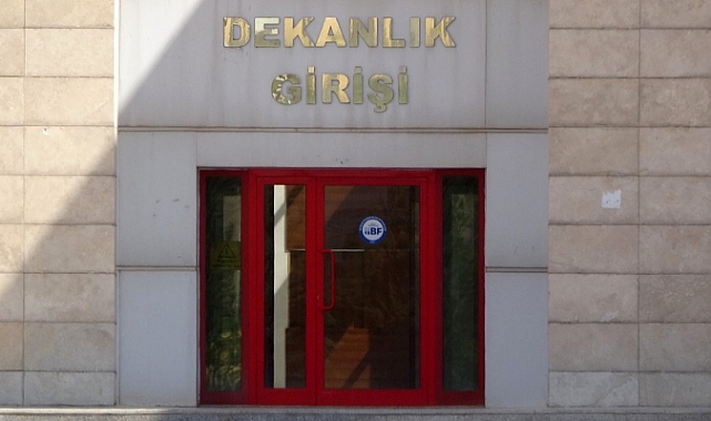Dicle Üniversitesi'nde eski kız öğrenci dekan yardımcısını bıçakladı