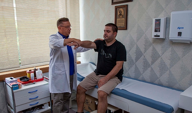 Elektrikli süpürgeden akıma kapıldı, kırılan kemikleri yapboz gibi birleştirildi