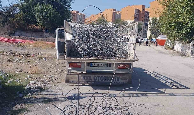 Enkaz alanlarından çaldığı 460 kilo demiri satarken yakalandı
