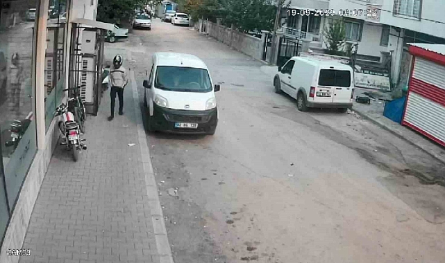Kasklı hırsız motosikleti çaldı