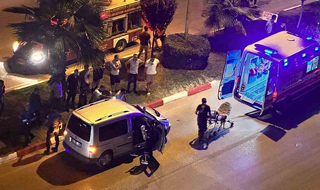 Kendisine çarpan aracın ön camından içeri girdi