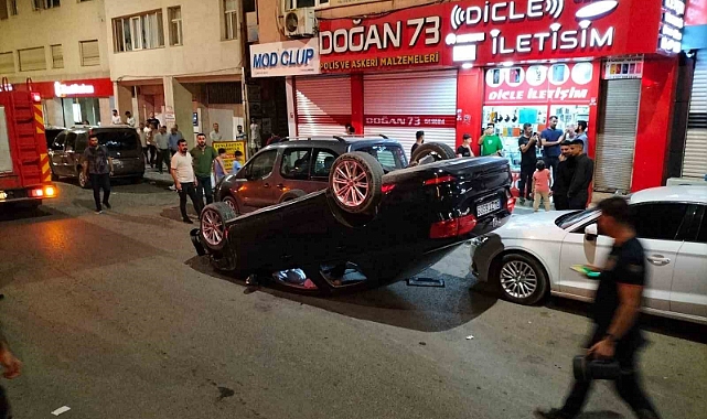 Otomobil ile kamyonet kafa kafaya çarpıştı: 5 yaralı