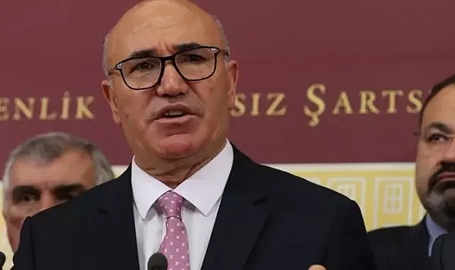Tanal, "Bakan Yumaklı tozpembe bir tablo çiziyor"