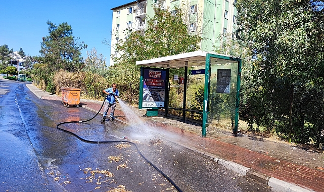 Temizlik için zamanla yarışıyorlar