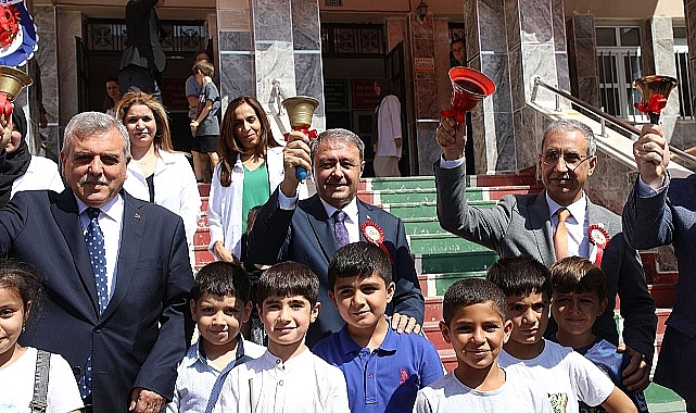 Urfa'da ilk ders zili çaldı