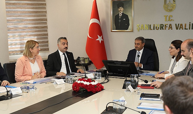 Valinin gündeminde ağır hasarlı binalar var