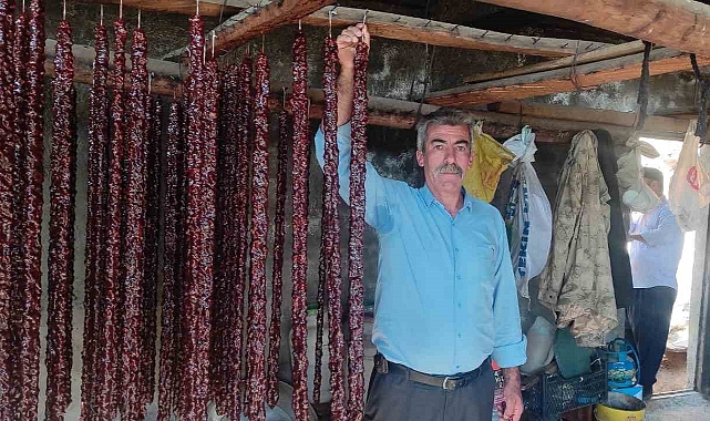 Yoğun talep gören cevizli sucuk, yüzlerce ailenin geçim kaynağı oldu
