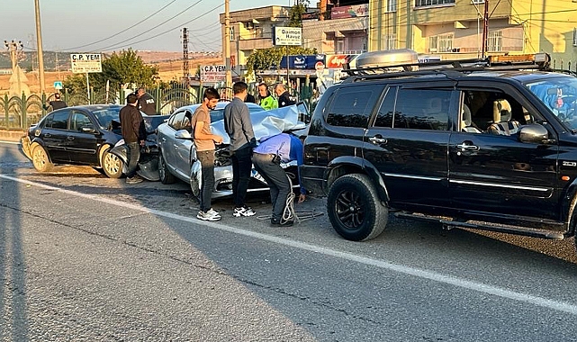 6 aracın karıştığı zincirleme kazada 3 kişi yaralandı
