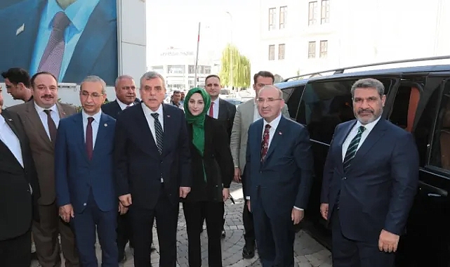 Bekir Bozdağ, Büyükşehir Belediyesi'nin çalışmalarını dinledi