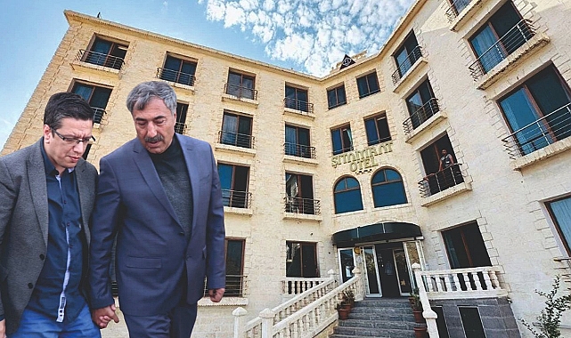 Eski dostlar Otel yüzünden birbirine girdi!