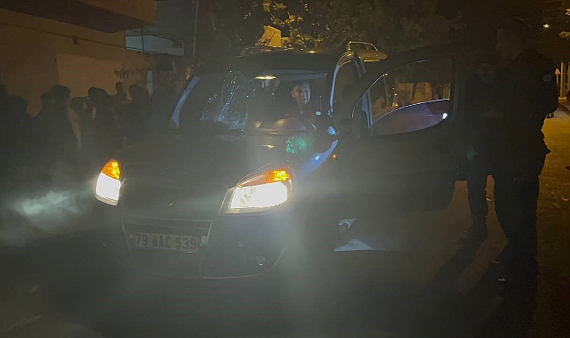 Hafif ticari araç ile motosiklet çarpıştı: 2 yaralı