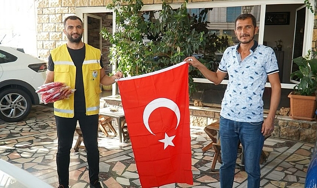Haliliye Belediyesi’nden esnaf ve vatandaşlara Türk Bayrağı