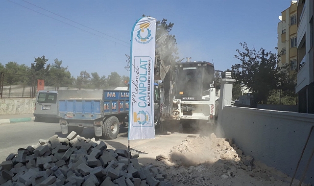 Haliliye'de parke taşları onarılıyor
