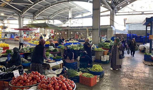 Halk pazarında patatesin kilosu 12 liraya indi