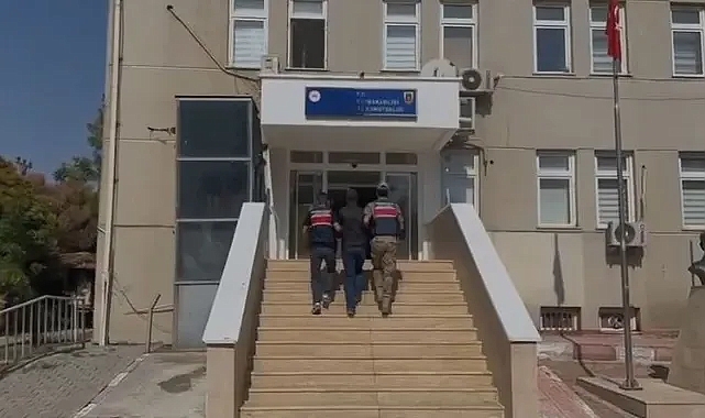 Jandarma, 12 dosyası bulunan firariyi kıskıvrak yakaladı