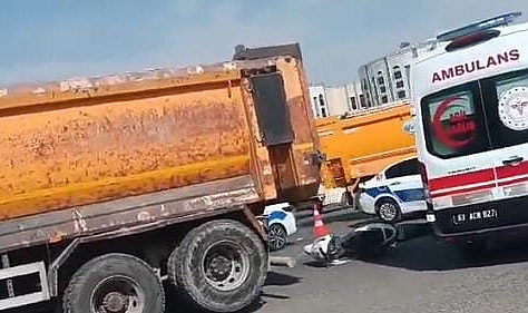 Motosiklet ile kamyonet çarpıştı: 1 ölü