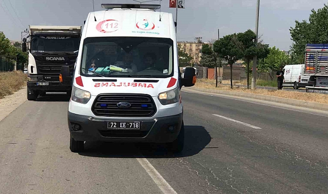 Patates yüklü kamyonet devrildi: 3 yaralı