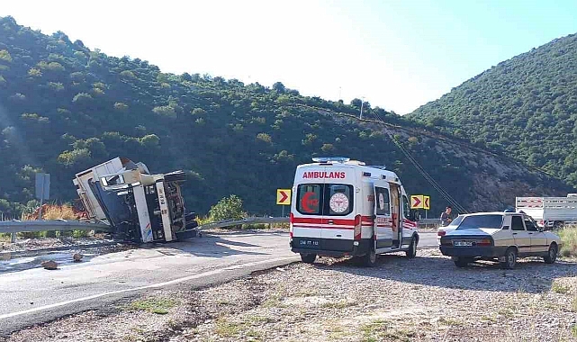 Şarampole devrilen kamyonun sürücüsü yaralandı