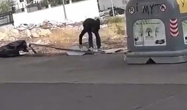 Trafik uyarı işaret levhası hırsızlığı kamerada