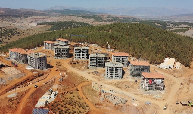 Türkoğlu’nda ilk deprem konutları bir ay sonra teslim edilecek