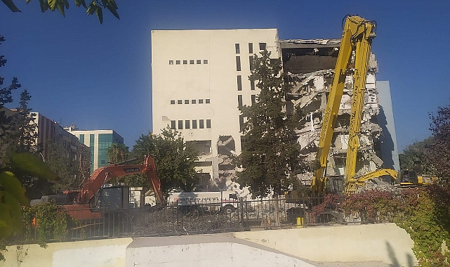 Urfa'da bir kamu binası daha yıkılıyor
