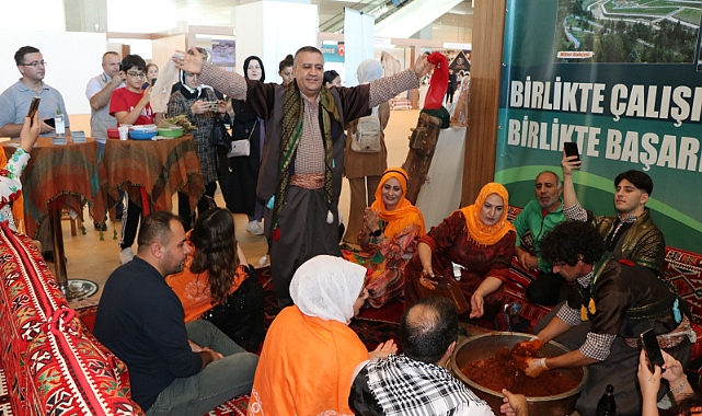 Viranşehir Belediyesi’nden çiğ köfte ziyafeti