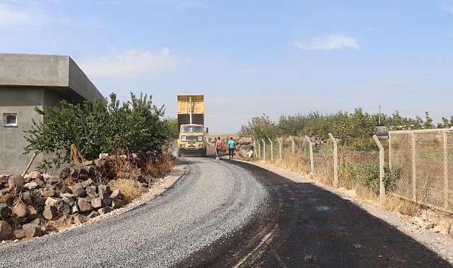 Viranşehir’de kırsal mahallerde asfalt atağı